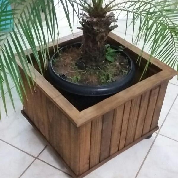 Caixote de Madeira com Rodas para Coqueiro