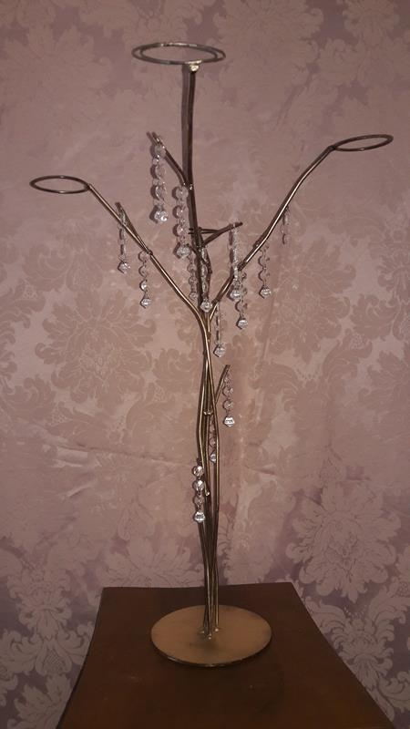 Candelabro Dourado com 4 Velas e Cristais Candelabro Dourado com 4 Velas e Cristais