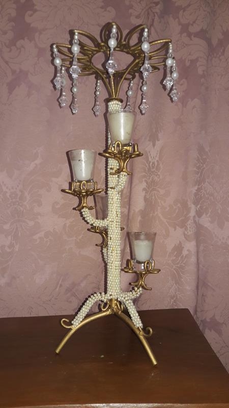 Candelabro Dourado com Perolas e 4 Velas Candelabro Dourado com Perolas e 4 Velas