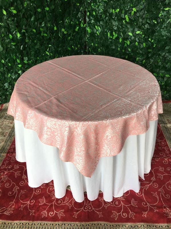 Cobre Mancha Salmão com Detalhes Branco Cobre Mancha Salmão com Detalhes Branco