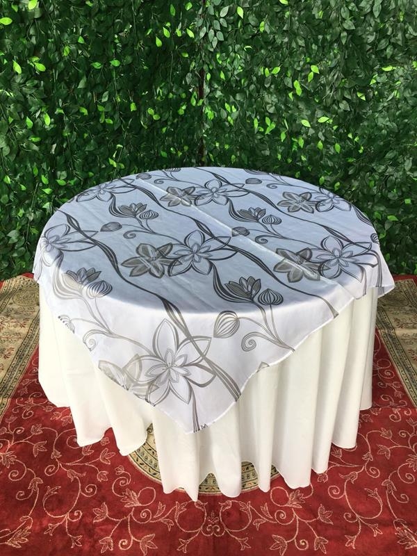 Cobre Mancha Voal com Flores Pretas Cobre Mancha Voal com Flores Pretas