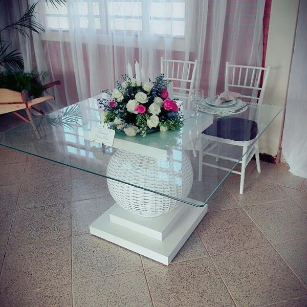 Mesa de Vidro 1,30 por 1,30 com Pé Bola Branco e Marrom Mesa de Vidro 1,30 por 1,30 com Pé Bola Branco e Marrom