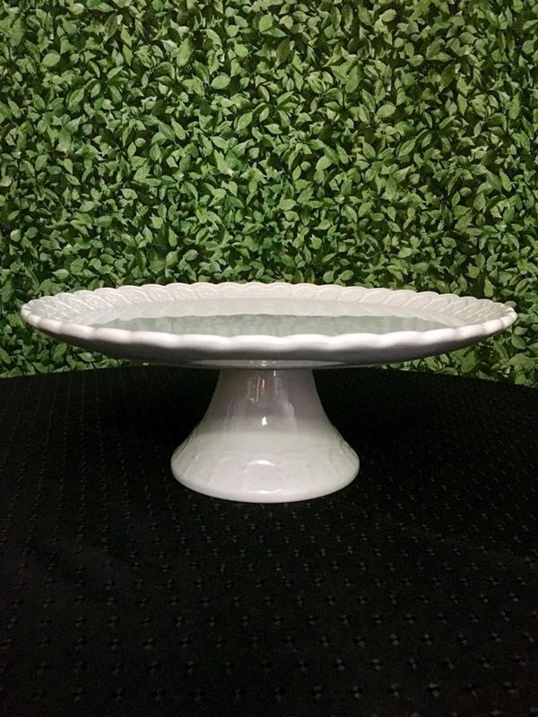 Prato de Porcelana Pequeno com Pé Prato de Porcelana Pequeno com Pé