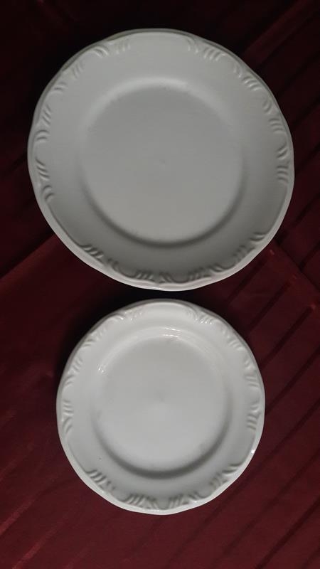 Prato de Porcelana para Refeição e Sobremesa com Detalhes Prato de Porcelana para Refeição e Sobremesa com Detalhes