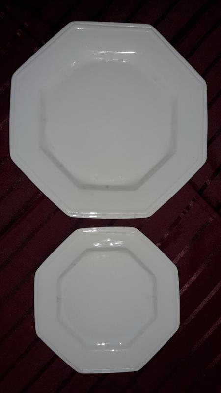 Prato de Porcelana para Refeição e Sobremesa Oitavado Prato de Porcelana para Refeição e Sobremesa Oitavado