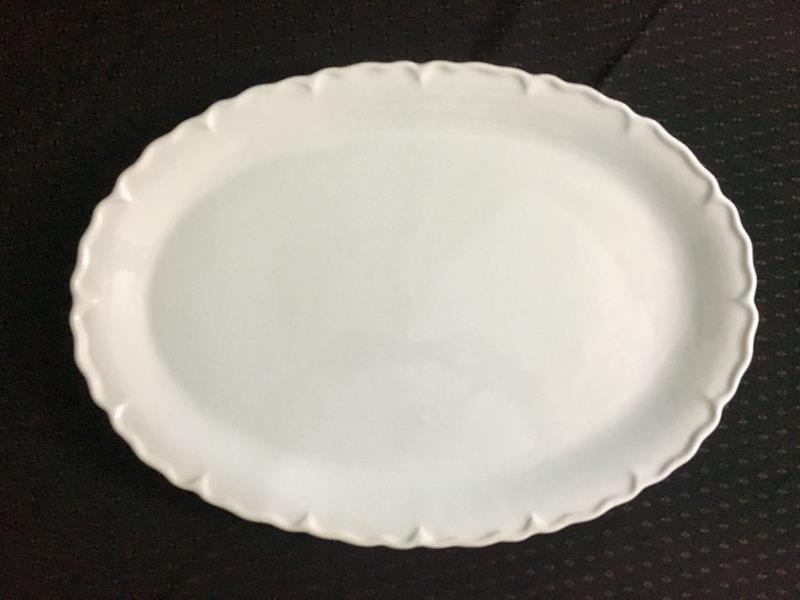 Travessa Grande de Porcelana Oval com Detalhes Travessa Grande de Porcelana Oval com Detalhes