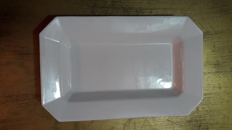 Travessa de Porcelana Retangular com Bordas Travessa de Porcelana Retangular com Bordas