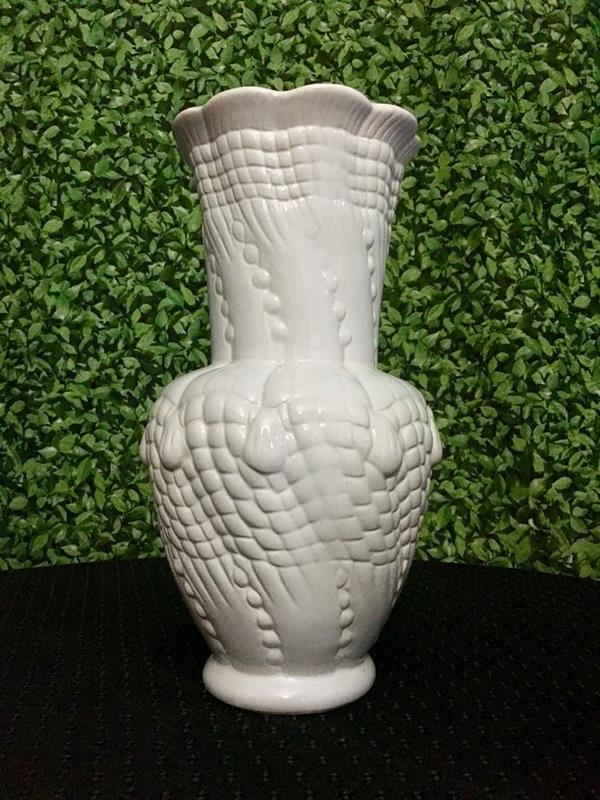 Vaso de Porcelana Grande com Detalhes Vaso de Porcelana Grande com Detalhes
