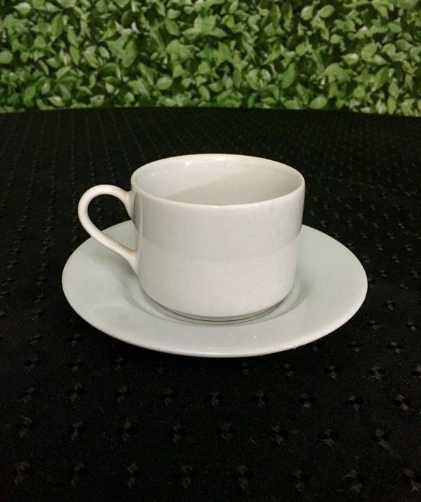 Xícara de Chá Porcelana Lisa com Pires Xícara de Chá Porcelana Lisa com Pires